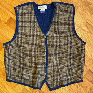 Vintage Robert Scott Ltd 100% Wool Woman’s Brown & Blue Large Sweater Vest.